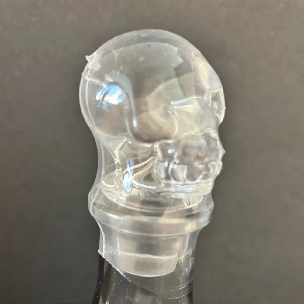 Skull Whiskey Decanter w/ A Skull Stopper &Smoked Grey Glass Bulbous 9.5” NEW